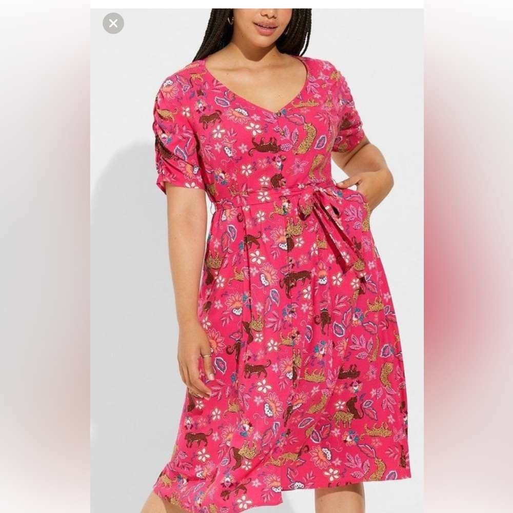NWT torrid dress size 2X  button up front and belted.